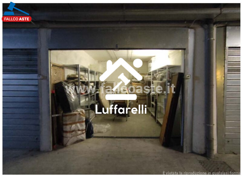 Immagine di LOCALE COMMERCIALE VIA DELLA MARRANA – ROMA