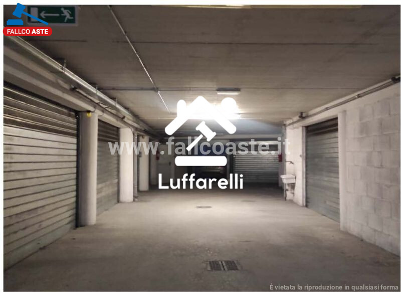 Immagine di LOCALE COMMERCIALE VIA DELLA MARRANA – ROMA