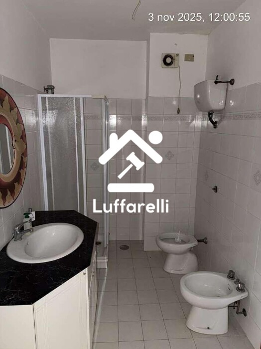 Immagine di DEPOSITO / MAGAZZINO LARGO JACOPO PERI – LATINA