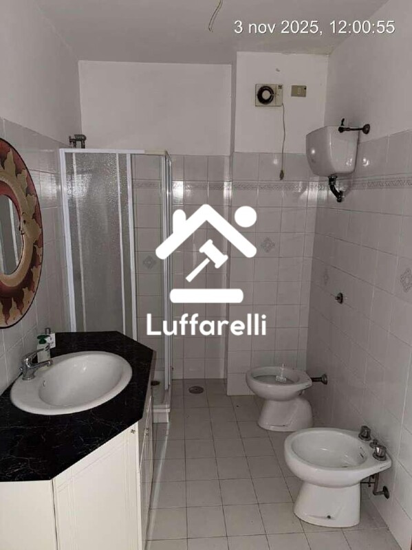 Immagine di DEPOSITO / MAGAZZINO LARGO JACOPO PERI – LATINA