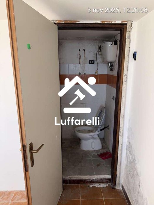 Immagine di DEPOSITO / MAGAZZINO LARGO JACOPO PERI – LATINA