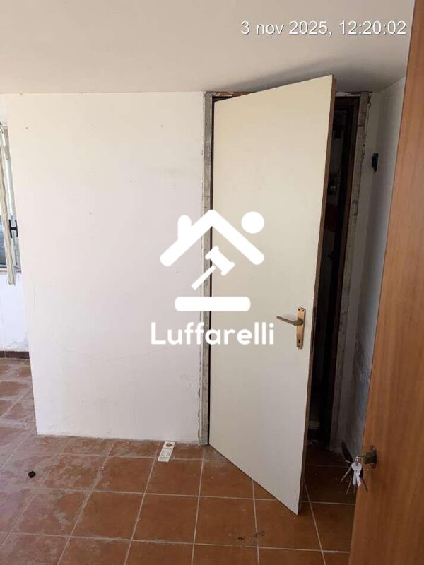 Immagine di DEPOSITO / MAGAZZINO LARGO JACOPO PERI – LATINA