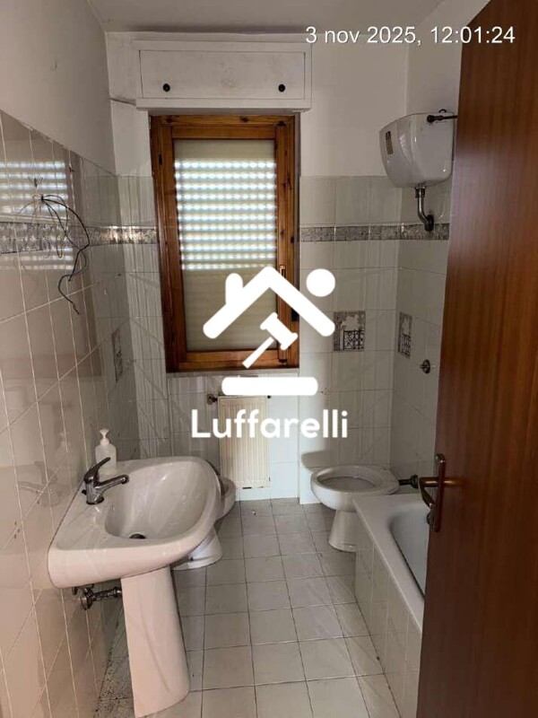 Immagine di DEPOSITO / MAGAZZINO LARGO JACOPO PERI – LATINA
