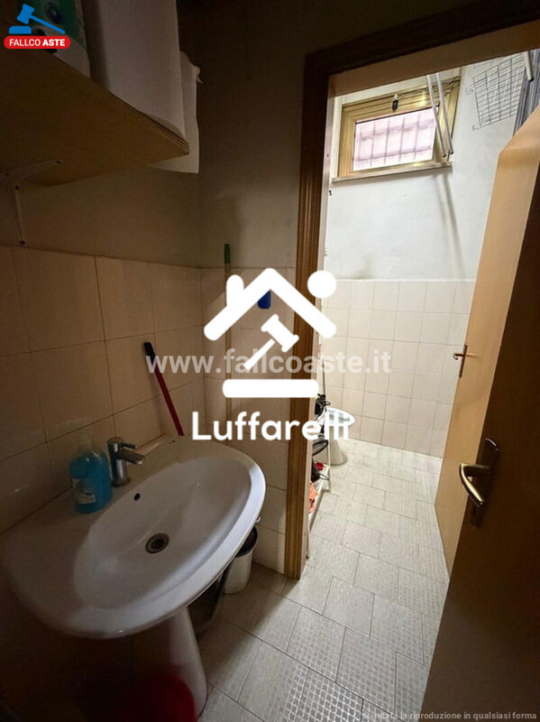 Immagine di LOCALE COMMERCIALE VIA CASILINA – ROMA
