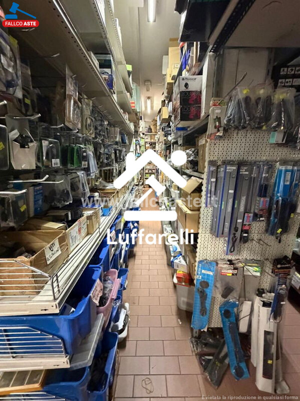 Immagine di LOCALE COMMERCIALE VIA CASILINA – ROMA