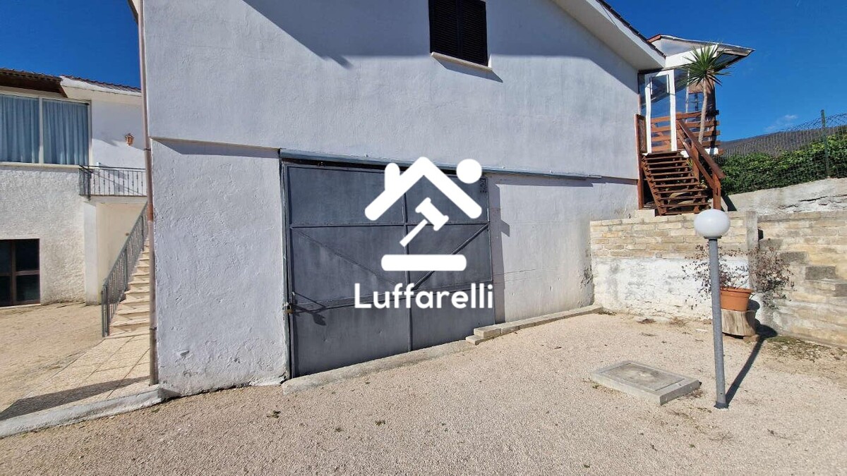 Immagine di LOCALE COMMERCIALE VIA ARIANA – VELLETRI