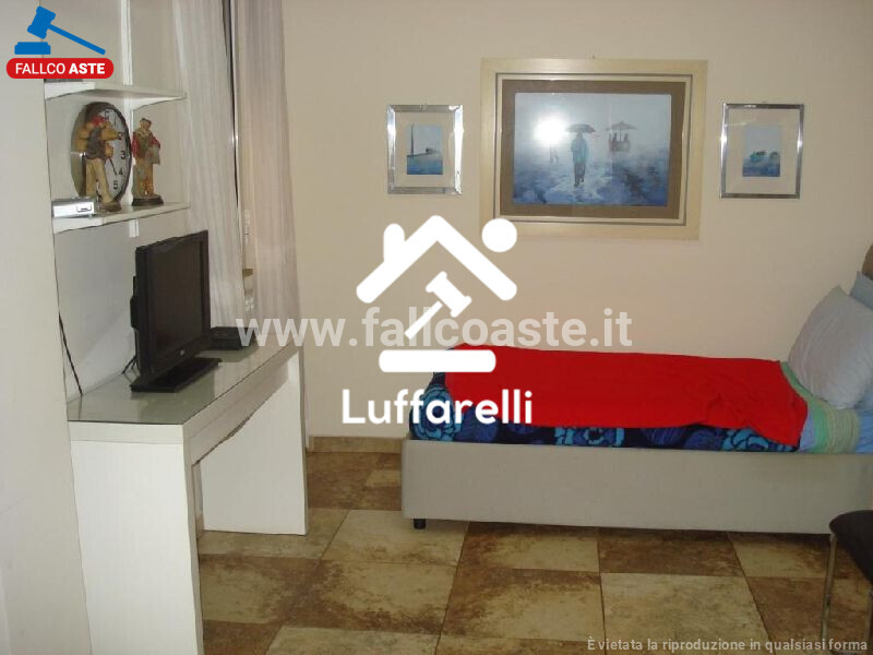 Immagine di LOCALE COMMERCIALE VIA GUSTAVO GIOVANNONI 26 – ROMA