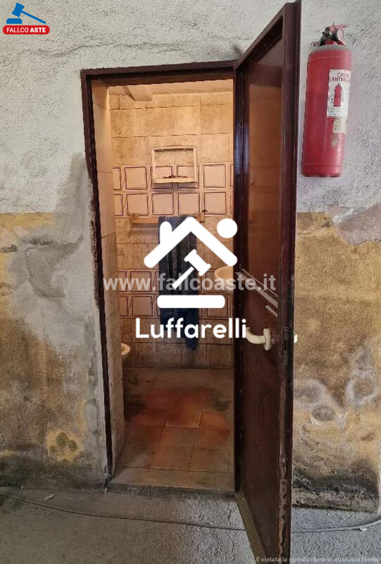 Immagine di LOCALE COMMERCIALE VIA MAURO FASIANI – ROMA