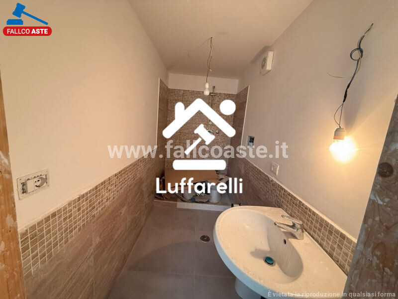 Immagine di LOCALE COMMERCIALE PIAZZA PASSO DEL PORDOI – ROMA