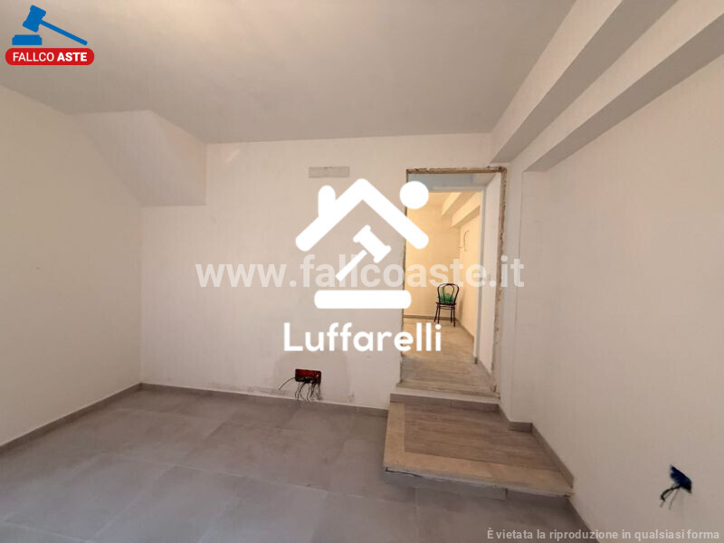 Immagine di LOCALE COMMERCIALE PIAZZA PASSO DEL PORDOI – ROMA