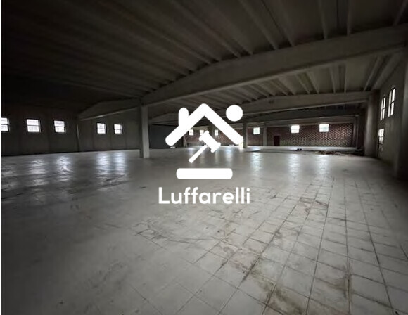 NEGOZIO O LOCALE COMMERCIALE VIA MUCCIOLI - SOVERIA MANNELLI — foto 2
