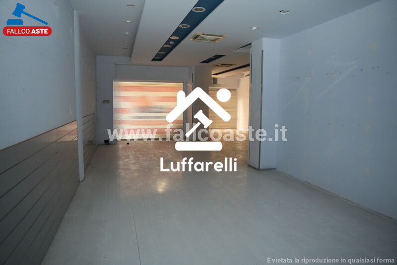 Immagine di LOCALE COMMERCIALE VIA TIBURTINA VALERIA SNC – TIVOLI