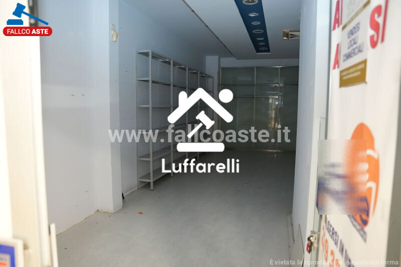 Immagine di LOCALE COMMERCIALE VIA TIBURTINA VALERIA SNC – TIVOLI
