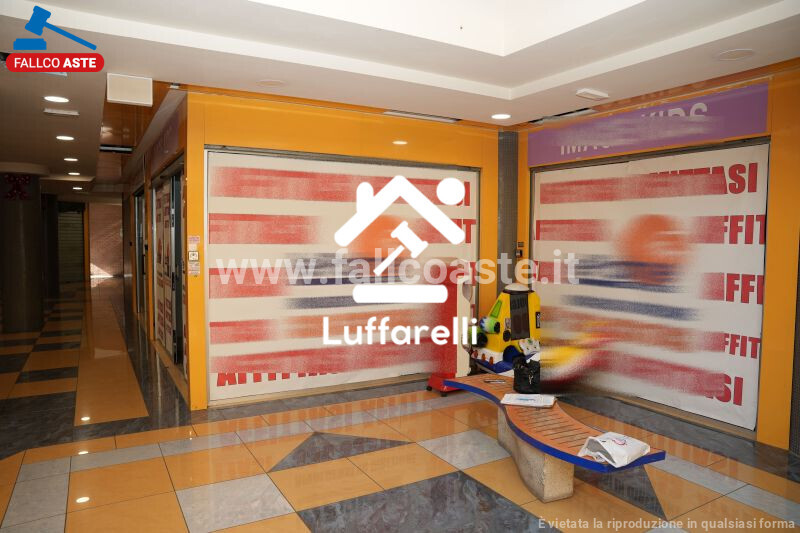 Immagine di LOCALE COMMERCIALE VIA TIBURTINA VALERIA SNC – TIVOLI
