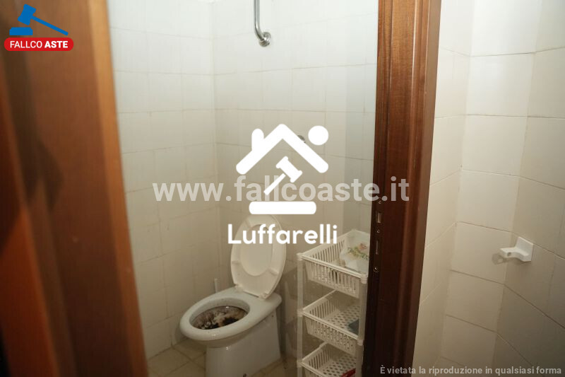 Immagine di LOCALE COMMERCIALE VIA TIBURTINA VALERIA SNC – TIVOLI