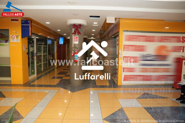 LOCALE COMMERCIALE VIA TIBURTINA VALERIA - TIVOLI — foto 4