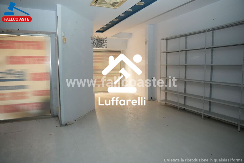 Immagine di LOCALE COMMERCIALE VIA TIBURTINA VALERIA SNC – TIVOLI