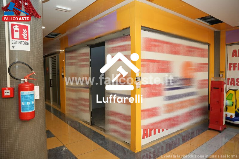 Immagine di LOCALE COMMERCIALE VIA TIBURTINA VALERIA SNC – TIVOLI