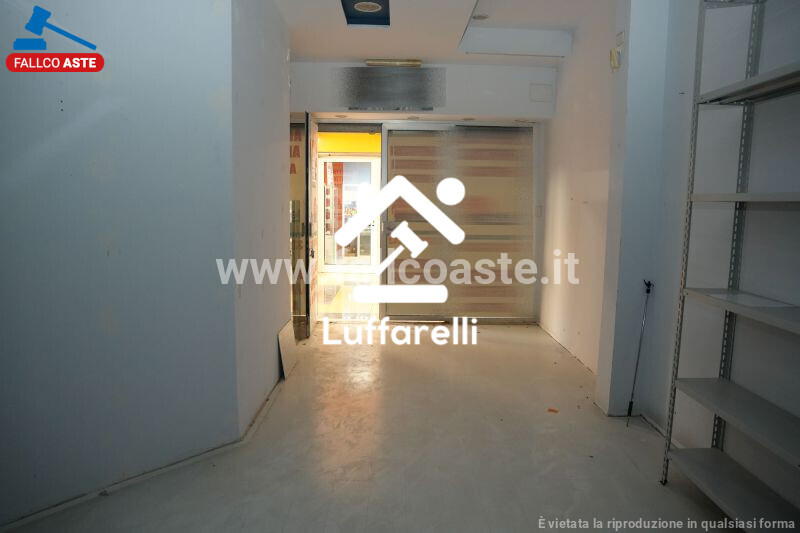 Immagine di LOCALE COMMERCIALE VIA TIBURTINA VALERIA SNC – TIVOLI