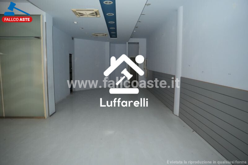 Immagine di LOCALE COMMERCIALE VIA TIBURTINA VALERIA SNC – TIVOLI