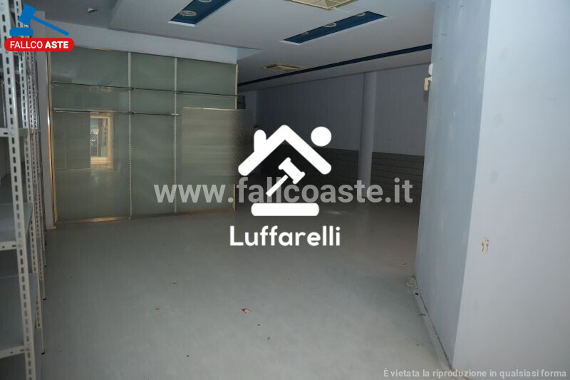 Immagine di LOCALE COMMERCIALE VIA TIBURTINA VALERIA SNC – TIVOLI