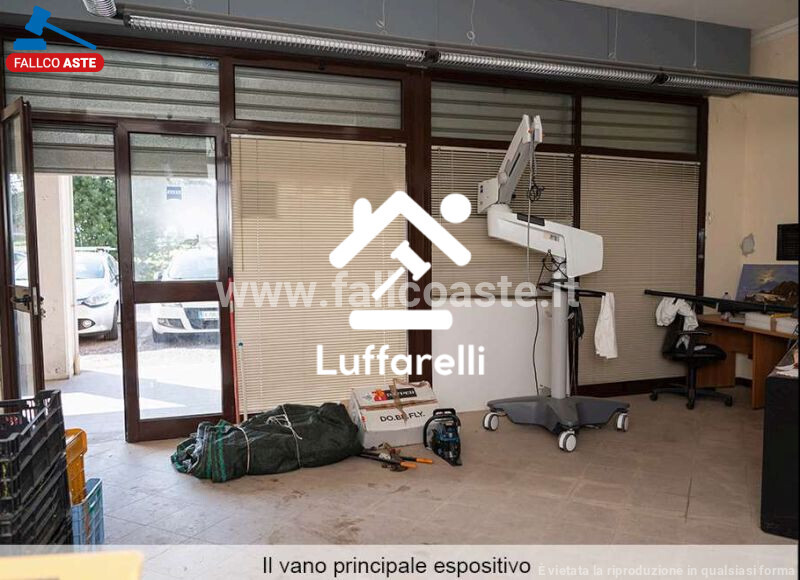 Immagine di LOCALE COMMERCIALE VIA MONTE DEI FIORI 57 – CASTELNUOVO DI PORTO