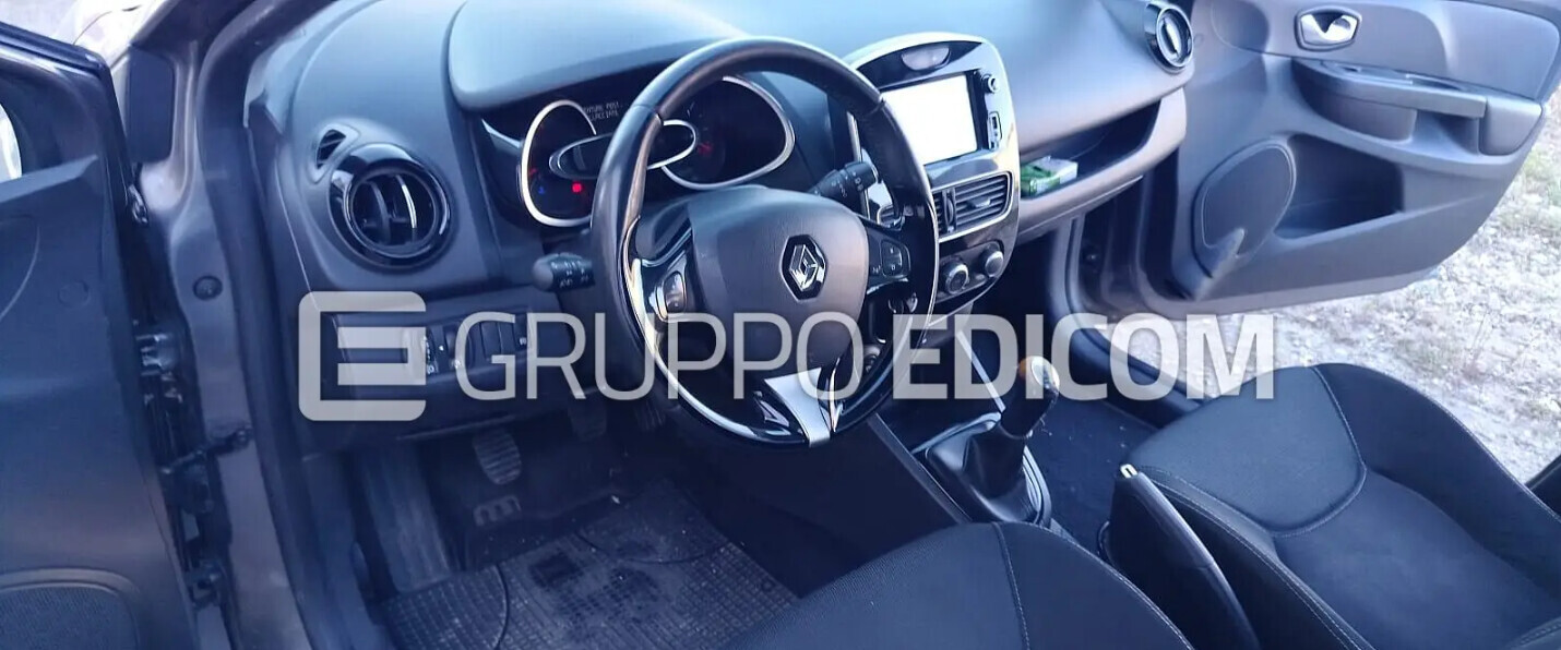 Autovetture – Il lotto comprende un'autovettura Renault Clio, targata FE237DS. — foto 4