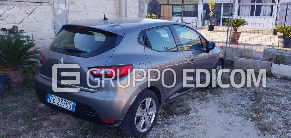 Autovetture – Il lotto comprende un'autovettura Renault Clio, targata FE237DS. — foto 3