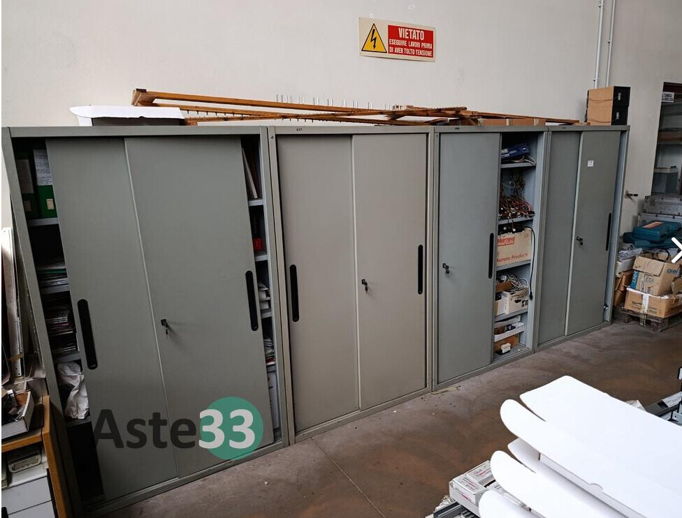 Attrezzature Ed Utensili – Il lotto comprende banchi da lavoro, scaffalature metalliche… — foto 6