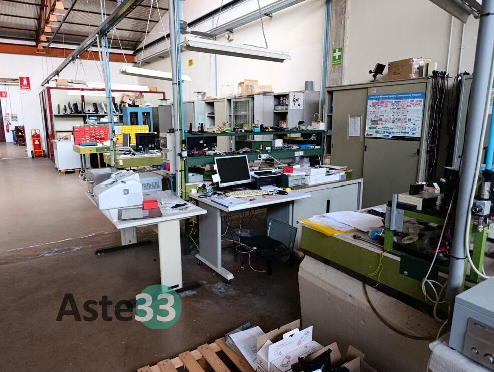 Arredi Da Ufficio E Varie – Il lotto comprende arredi e attrezzature da ufficio e da lavoro… — foto 3