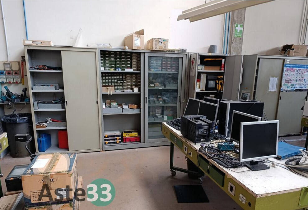 Arredi Da Ufficio E Varie – Il lotto comprende arredi e attrezzature da ufficio e da lavoro… — foto 6