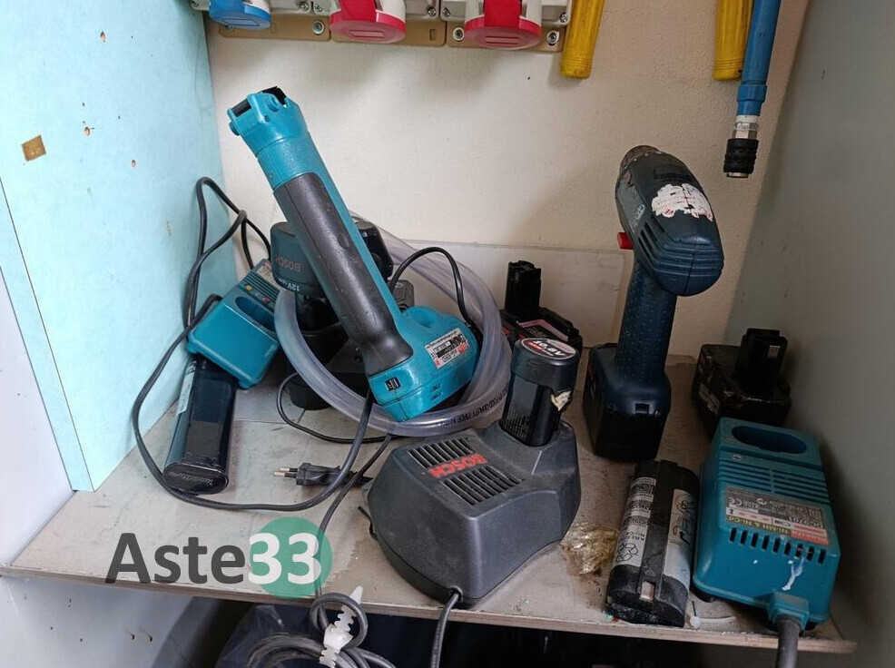 Arredi Da Ufficio E Varie – Il lotto comprende arredi e attrezzature da ufficio e da lavoro… — foto 7