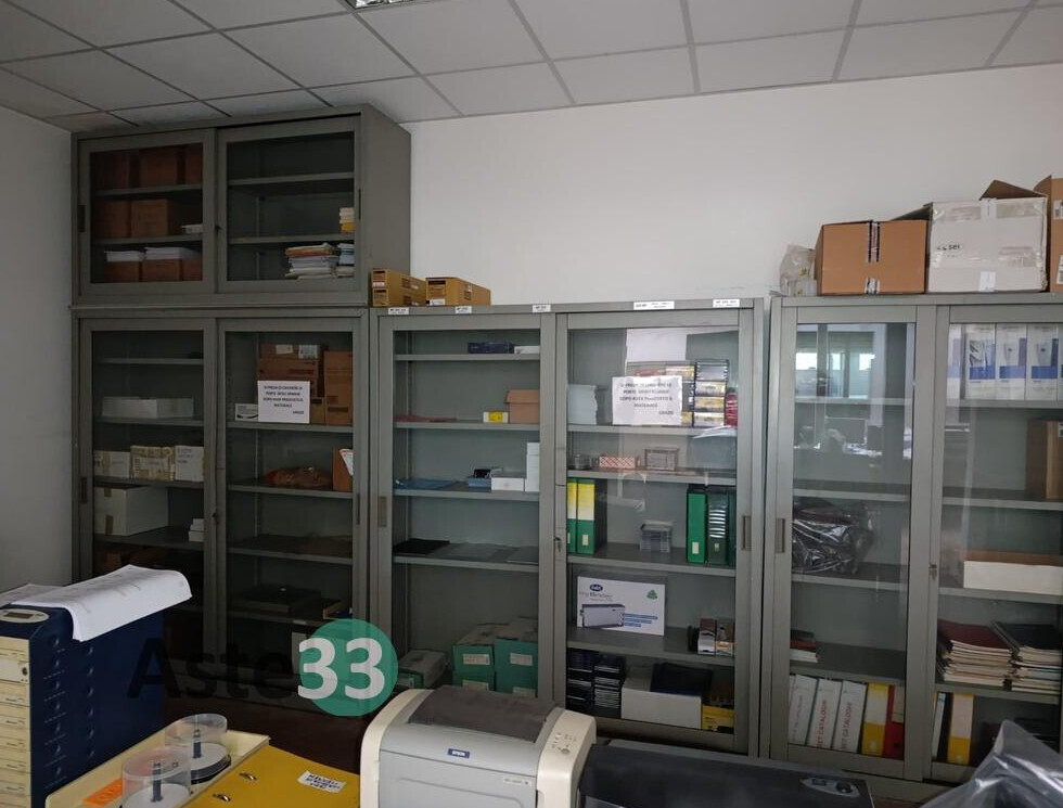Arredi Da Ufficio E Varie – Il lotto comprende vari armadi metallici bassi con ante… — foto 6