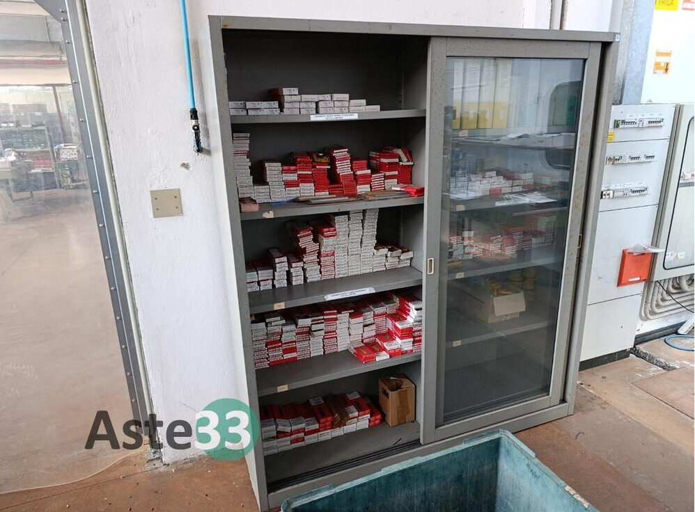 Arredi Da Ufficio E Varie – Il lotto comprende arredamento per zona produzione e ufficio… — foto 3