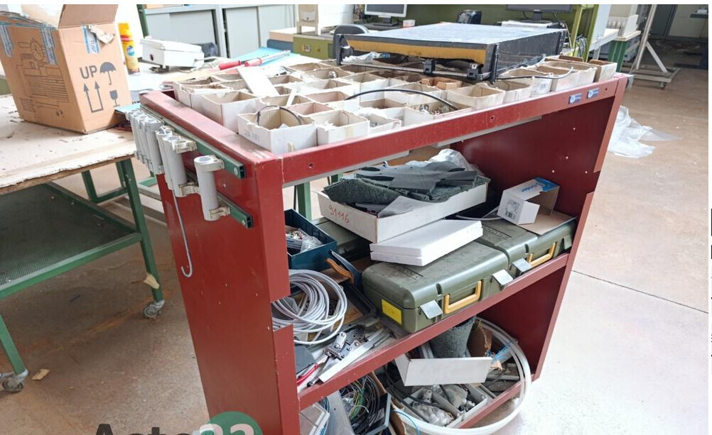 Macchine Ed Attrezzature Per LUfficio – Il lotto comprende armadi metallici, n. 2 monitor per la… — foto 5