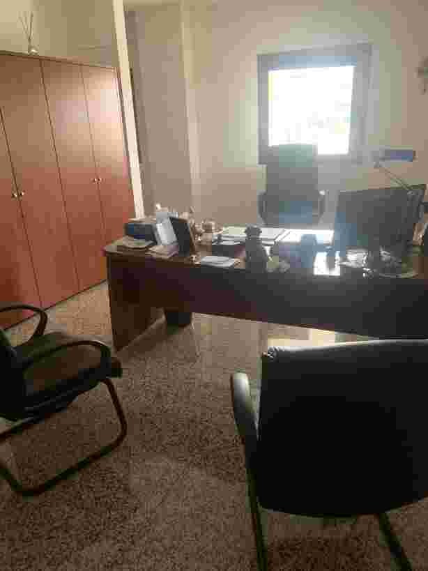 Arredi Da Ufficio E Varie – Il lotto comprende uno stock di arredamento per ufficio… — foto 2