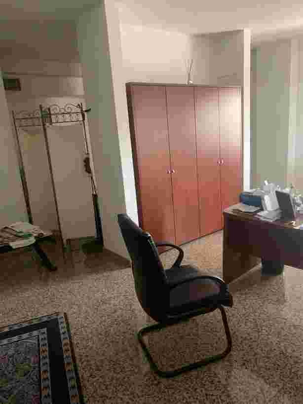 Arredi Da Ufficio E Varie – Il lotto comprende uno stock di arredamento per ufficio… — foto 3