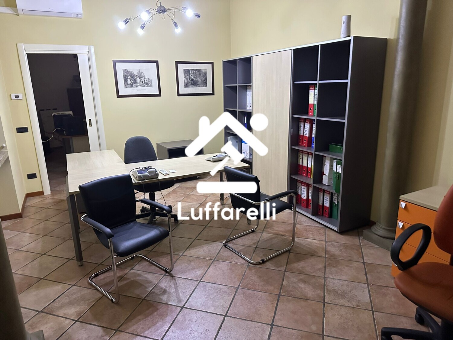 Mobili E Arredo Per Ufficio — foto 2
