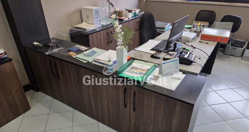 Arredi Da Ufficio E Varie — foto 4