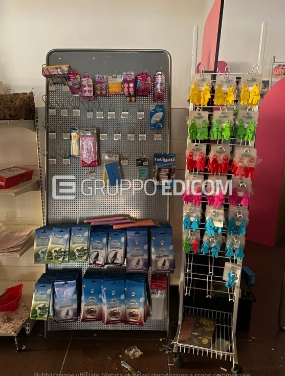 Commercio Al Dettaglio, Ristorazione E Industria Alberghiera – Stock- Beni indicati dettagliatamente in avviso di vendita. Per… — foto 4