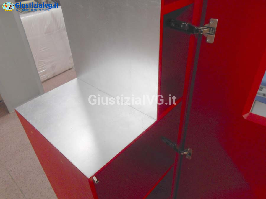 Mobili Da Casa E Varie – Il lotto comprende un doppio mobile rosso del modello Moco… — foto 7