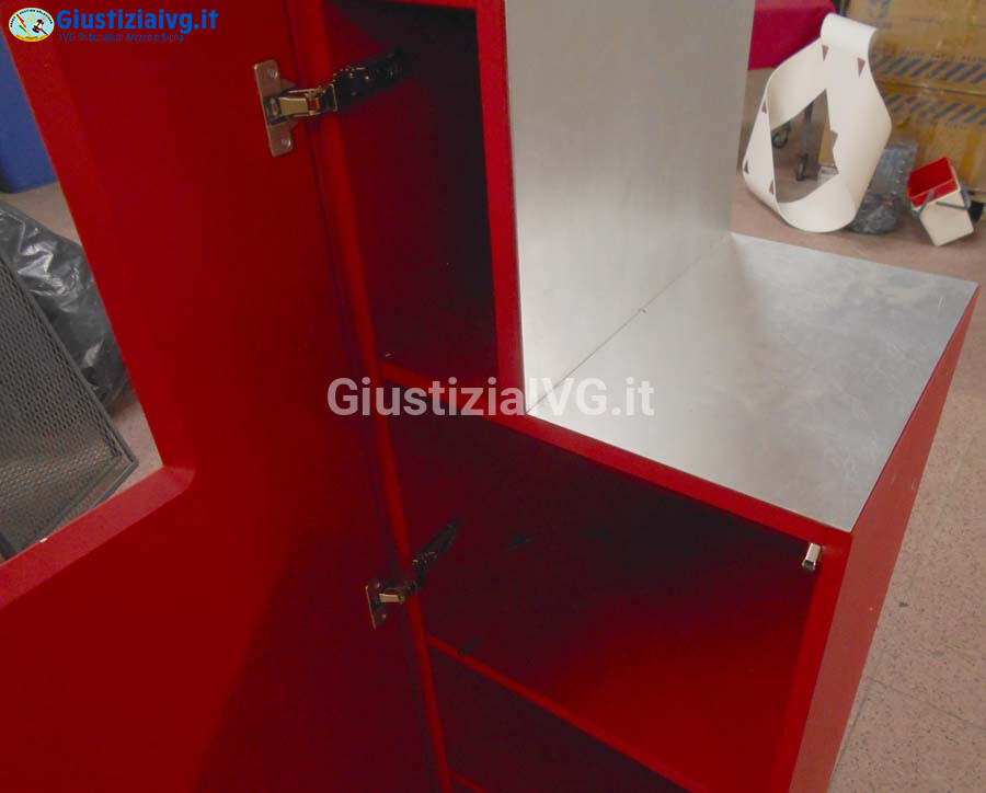 Mobili Da Casa E Varie – Il lotto comprende un doppio mobile rosso del modello Moco… — foto 6
