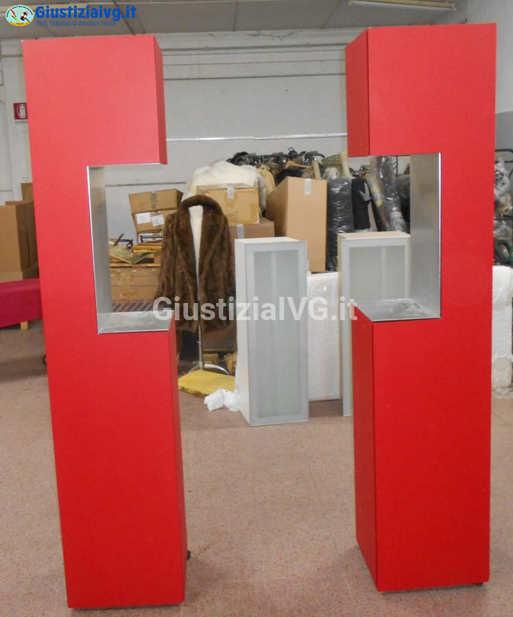 Mobili Da Casa E Varie – Il lotto comprende un doppio mobile rosso del modello Moco… — foto 3