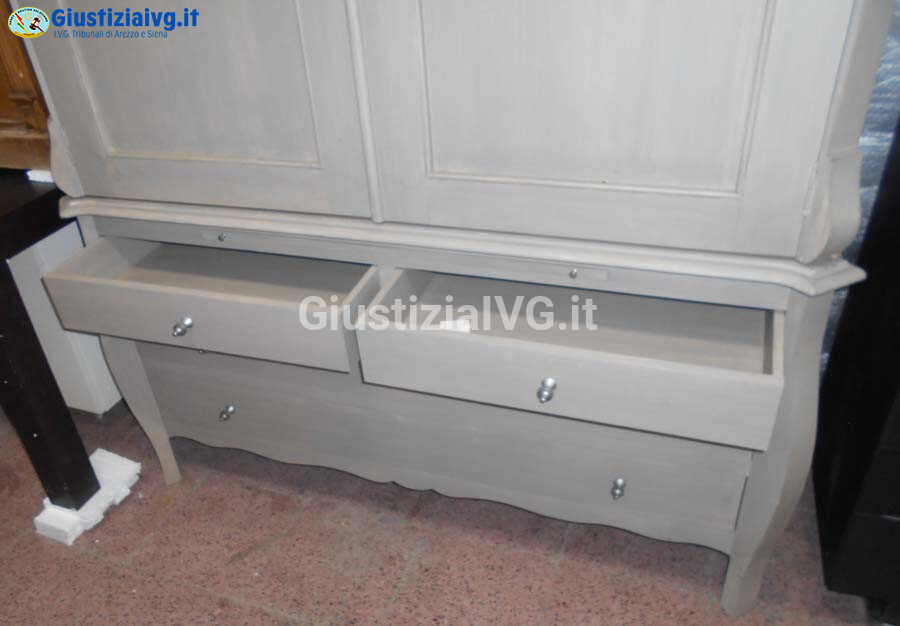 Mobili Da Casa E Varie – Il lotto comprende una credenza Guadarte in legno, destinata ad… — foto 4