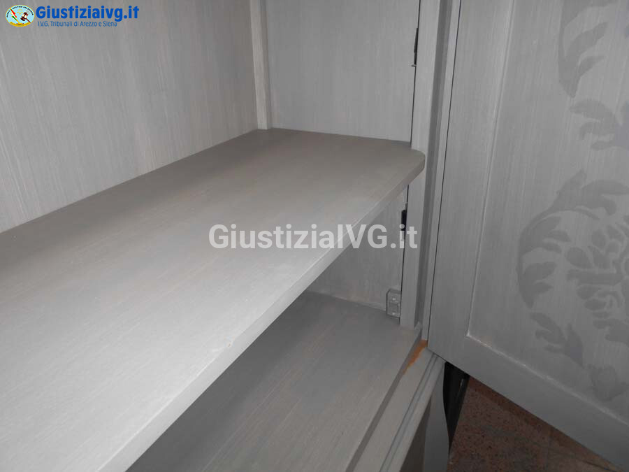 Mobili Da Casa E Varie – Il lotto comprende una credenza Guadarte in legno, destinata ad… — foto 6