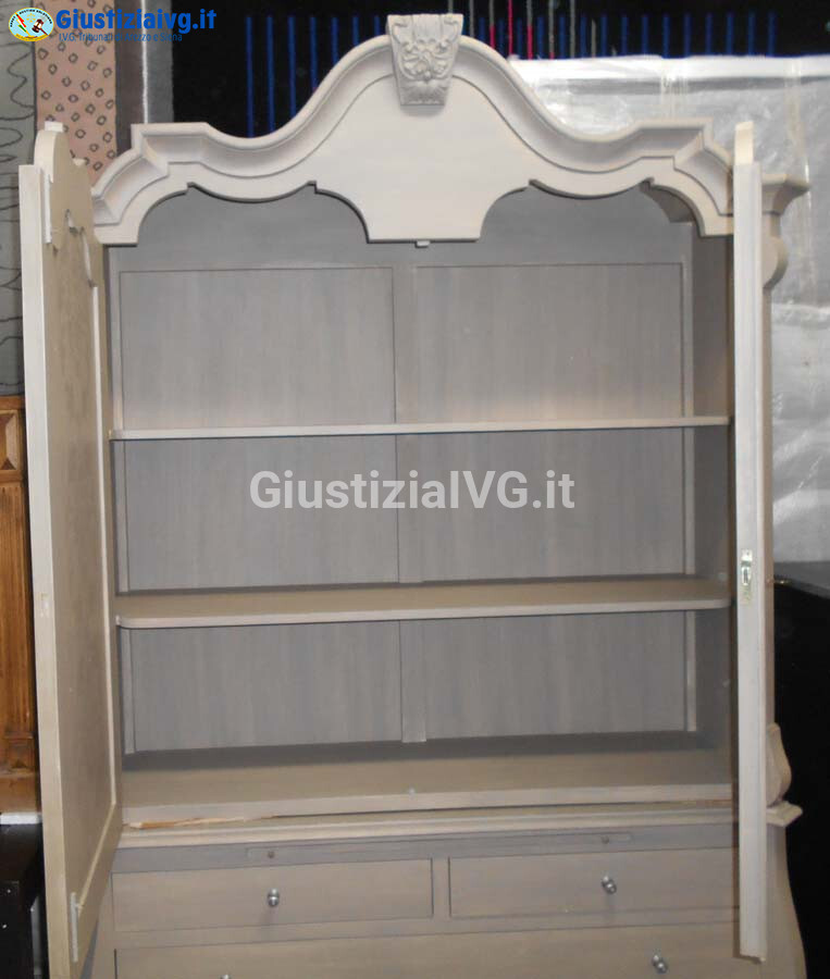 Mobili Da Casa E Varie – Il lotto comprende una credenza Guadarte in legno, destinata ad… — foto 2