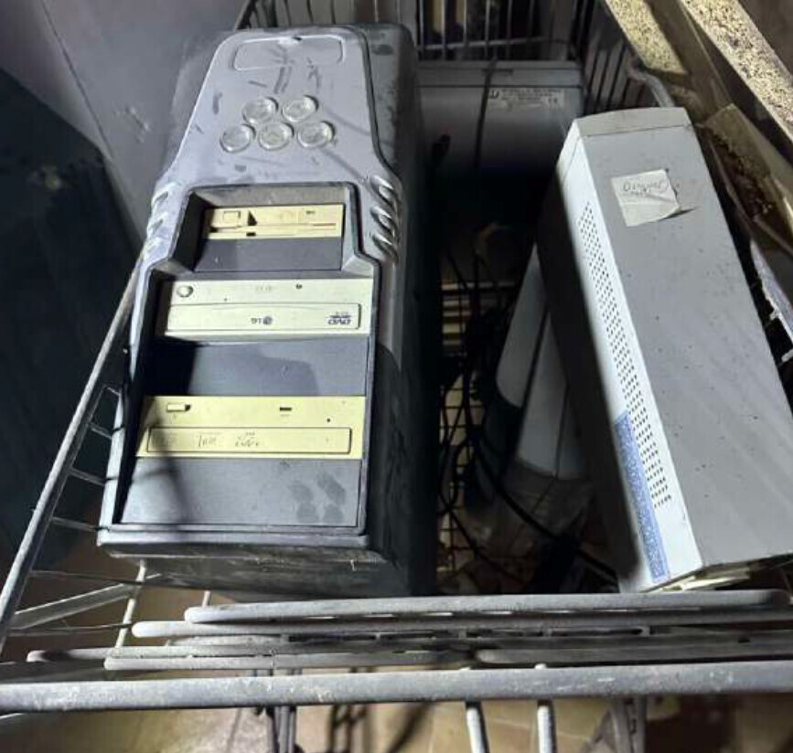Arredi Da Ufficio E Varie – Arredamento, strumentazione ed attrezzatura per negozi di… — foto 5