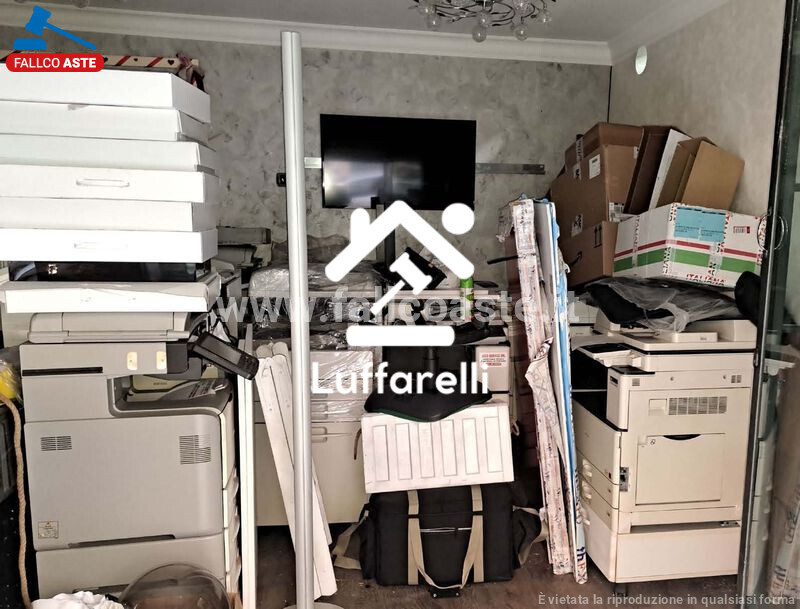 Immagine di LOCALE COMMERCIALE VIA DELLE VELE – ROMA