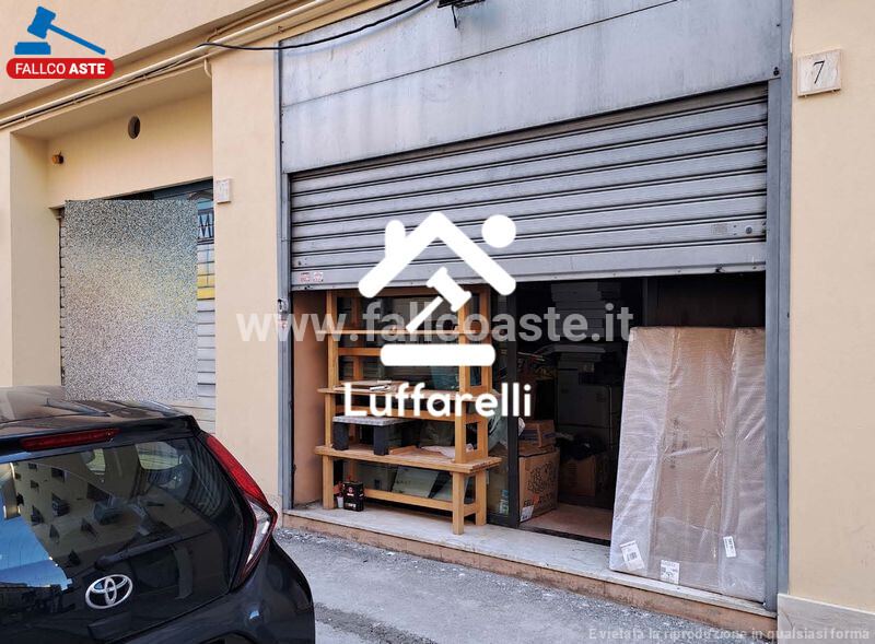 Immagine di LOCALE COMMERCIALE VIA DELLE VELE – ROMA