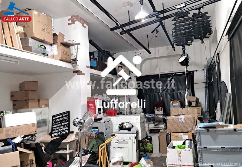 Immagine di LOCALE COMMERCIALE VIA DELLE VELE – ROMA